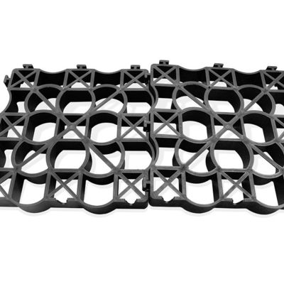 Pavimenti di plastica per terra geocelle ghiaia paddock griglia cavallo erba e casa agricola