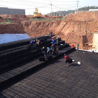 Moderno serbatoio di raccolta dell'acqua piovana in HDPE nero per lo stoccaggio sotterraneo